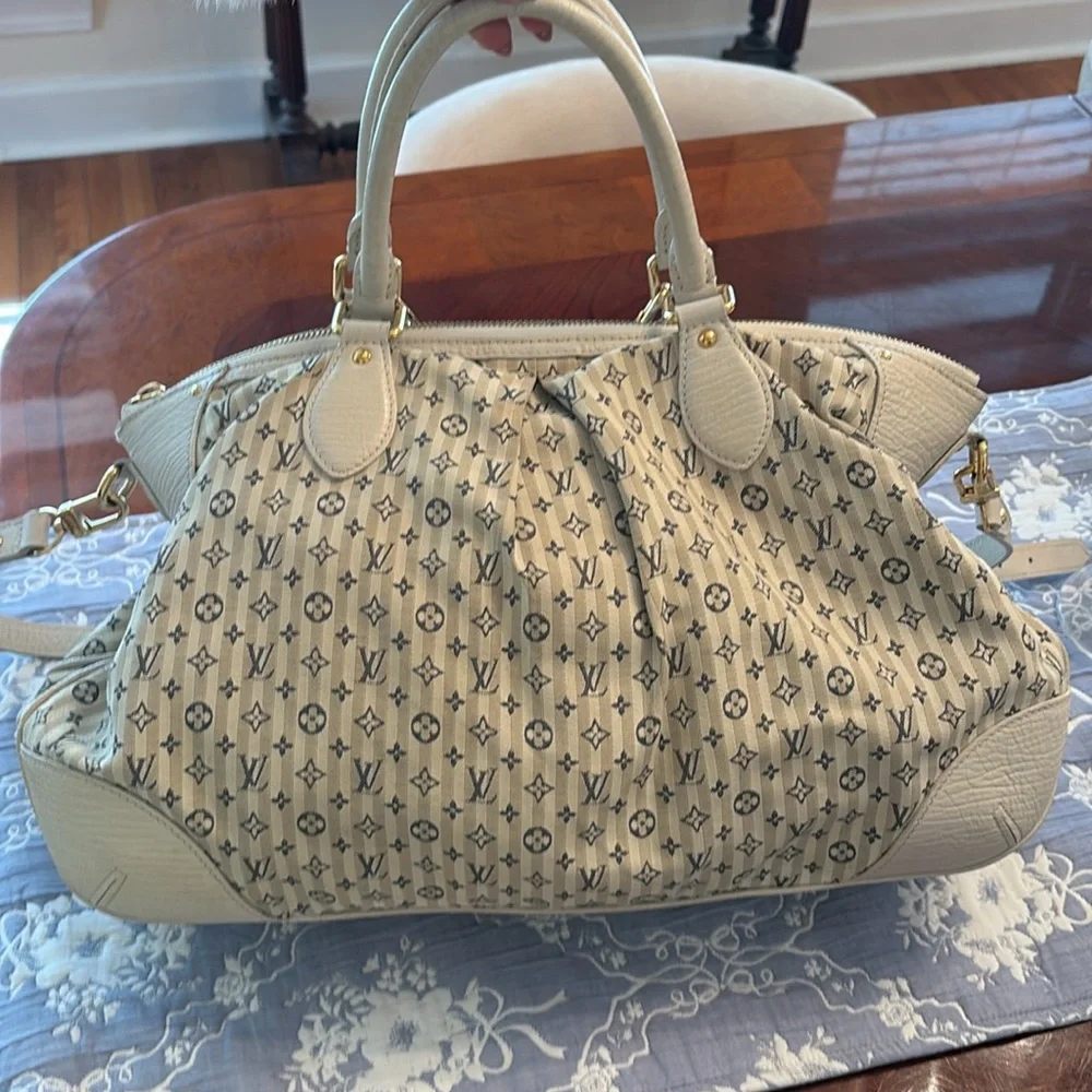 Louis Vuitton magnificent 100%
